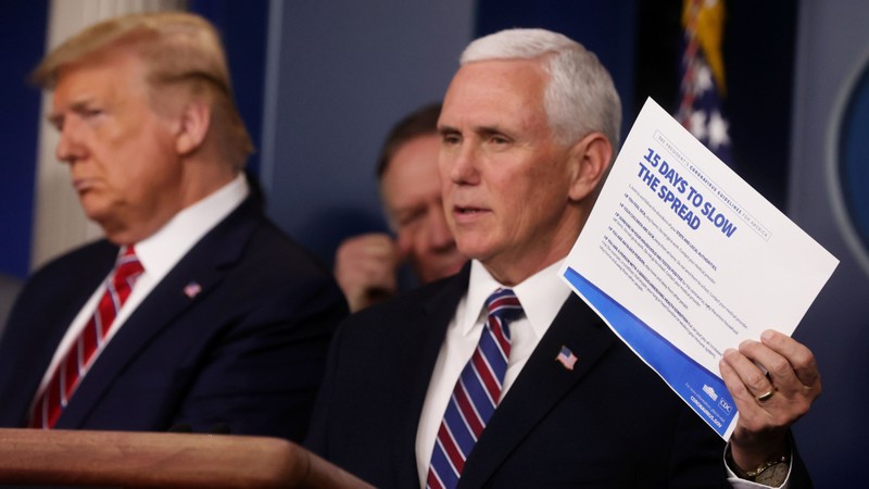 Văn phòng của Phó Tổng thống Mike Pence (phải) đã có nhân viên bị nhiễm COVID-19, Nhà Trắng đã bị dịch bệnh tấn công (Ảnh: AP). Văn phòng của Phó Tổng thống Mike Pence (phải) đã có nhân viên bị nhiễm COVID-19, Nhà Trắng đã bị dịch bệnh tấn công (Ảnh: AP).