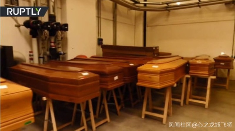 Các nhà xác ở các lòa hỏa thiêu Italy đang không còn chỗ chứa quan tài người chết (Ảnh: Guancha). Các nhà xác ở các lòa hỏa thiêu Italy đang không còn chỗ chứa quan tài người chết (Ảnh: Guancha).