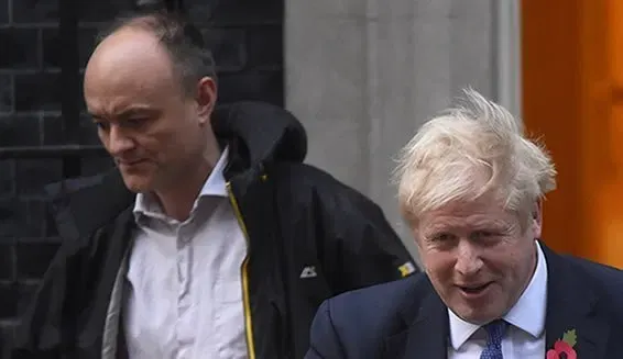 Thủ tướng Boris Johnson (phải) và cố vấn Dominic Cummings (Ảnh Daily Squart). Thủ tướng Boris Johnson (phải) và cố vấn Dominic Cummings (Ảnh Daily Squart).