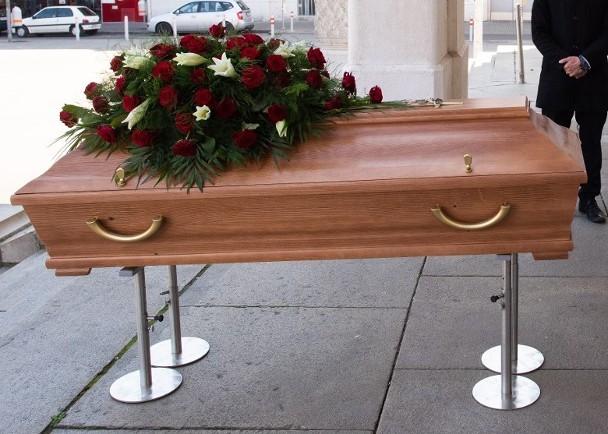 Thủ đô Madrid quy định các đám tang không có quá 3 người tham dự (Ảnh: Getty). Thủ đô Madrid quy định các đám tang không có quá 3 người tham dự (Ảnh: Getty).