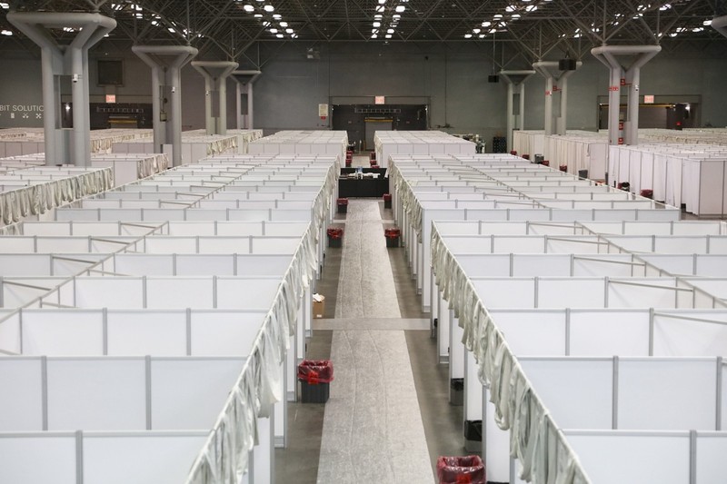 Bệnh viện 1.000 giường đã hoàn thành, các bệnh nhân nằm trong ô riêng có vách ngăn (Ảnh: AP).