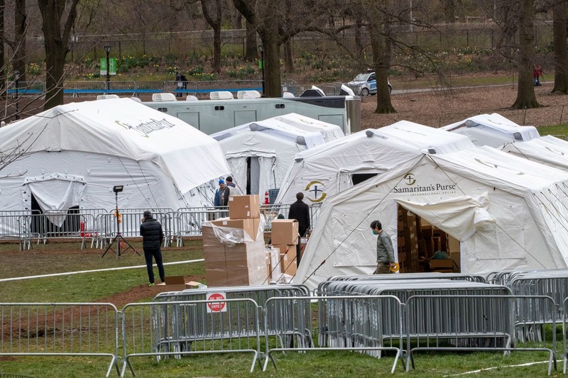 Bệnh viện tạm được xây dựng tại Công viên Trung tâm New York (Ảnh: AP).