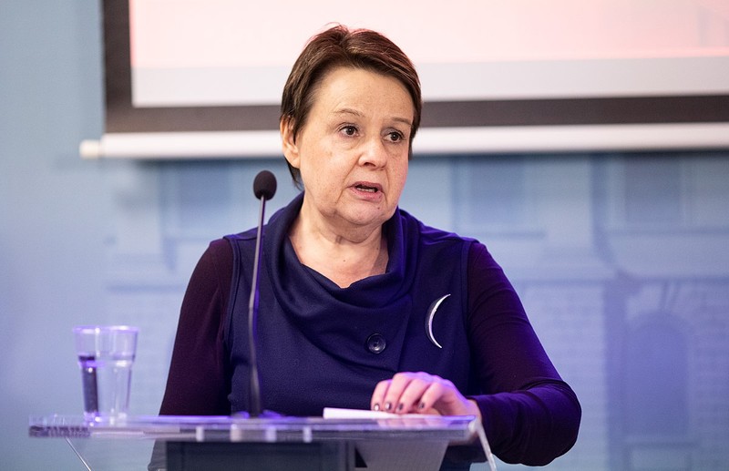 Bà Kirsi Varhila, Thư ký thường trực của Bộ Y tế Phần Lan: chúng tôi thất vọng” về chất lượng khẩu trang Trung Quốc (Ảnh: Yle.fi). Bà Kirsi Varhila, Thư ký thường trực của Bộ Y tế Phần Lan: chúng tôi thất vọng” về chất lượng khẩu trang Trung Quốc (Ảnh: Yle.fi).