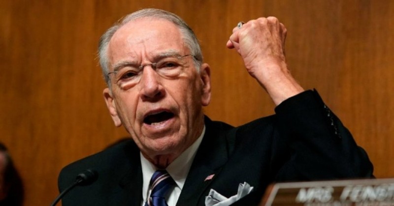 Thượng nghị sĩ Chuck Grassley, Chủ tịch Ủy ban Tài chính Thượng viện Mỹ gửi thư chất vấn ông Tedros Adhanom về 6 vấn đề liên quan đến vai trò của WHO trong dịch bệnh và quan hệ giữa WHO với Trung Quốc (Ảnh: Getty).