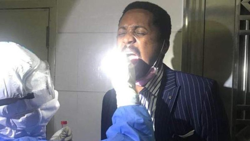 Lunde Isidore, doanh nhân người Congo, nói chính quyền đã cho người đến nhà anh ta để cưỡng chế xét nghiệm (Ảnh: BBC)