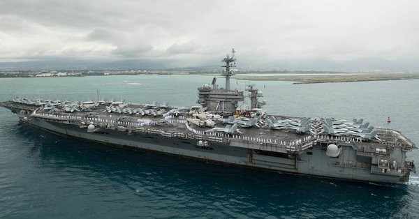 Tàu sân bay Roosevelt hiện đã phải buông neo ở Guam do bị dịch bệnh COVID-19 tấn công (Ảnh: US Navy) Tàu sân bay Roosevelt hiện đã phải buông neo ở Guam do bị dịch bệnh COVID-19 tấn công (Ảnh: US Navy)