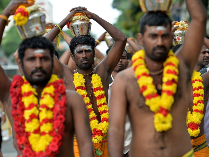 Công nhân người Ấn Độ tập trung hoạt động nghi lễ tôn giáo (Ảnh: Tân Hoa xã). Công nhân người Ấn Độ tập trung hoạt động nghi lễ tôn giáo (Ảnh: Tân Hoa xã).