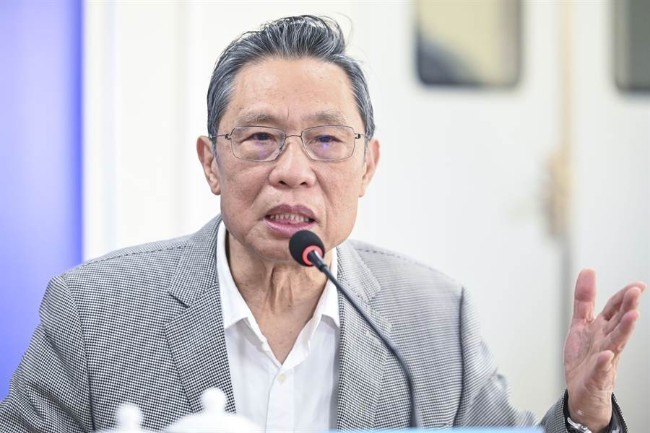 Ông Chung Nam Sơn cảnh báo: những người nhiễm bệnh không có triệu chứng đều mang virus, hầu hết trong số họ đều có tính truyền nhiễm (Ảnh: Guancha).