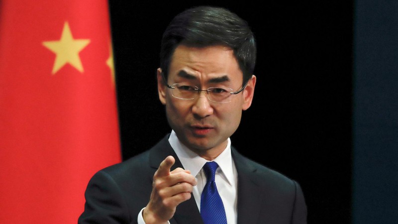 Cảnh Sảng, người phát ngôn Bộ Ngoại giao Trung Quốc được coi là một nhân vật thuộc phái cứng rắn (diều hâu) ở Trung Quốc (Ảnh: Đa Chiều). Cảnh Sảng, người phát ngôn Bộ Ngoại giao Trung Quốc được coi là một nhân vật thuộc phái cứng rắn (diều hâu) ở Trung Quốc (Ảnh: Đa Chiều).