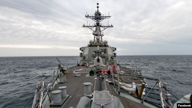 Tàu khu trục tên lửa USS Barry đi qua eo biển Đài Loan hôm 23/4 (Ảnh: US Navy). Tàu khu trục tên lửa USS Barry đi qua eo biển Đài Loan hôm 23/4 (Ảnh: US Navy).
