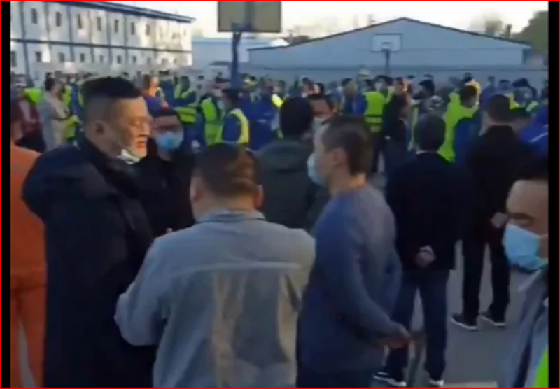 Công nhân Trung Quốc ở Omsk đình công đòi chính phủ cho phép về nước (Ảnh: Creaders). Công nhân Trung Quốc ở Omsk đình công đòi chính phủ cho phép về nước (Ảnh: Creaders).