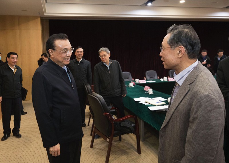 Ông Chung Nam Sơn gặp Thủ tướng Lý Khắc Cường hôm 30/1 sau khi đi khảo sát Vũ Hán về (Ảnh: Tân Hoa xã).