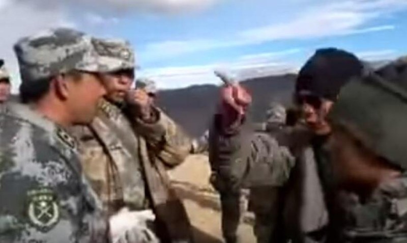 Những vụ đấu khẩu giữa lính hai bên xảy ra khá thường xuyên trên biên giới (Ảnh: Đa Chiều). Những vụ đấu khẩu giữa lính hai bên xảy ra khá thường xuyên trên biên giới (Ảnh: Đa Chiều).