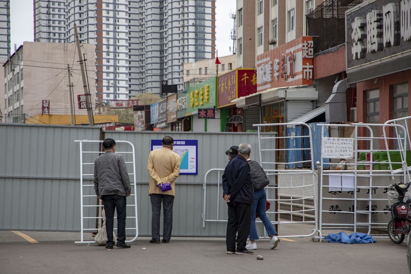 Một khu dân cư ở Cát Lâm bị phong tỏa (Ảnh: Tân Hoa xã).