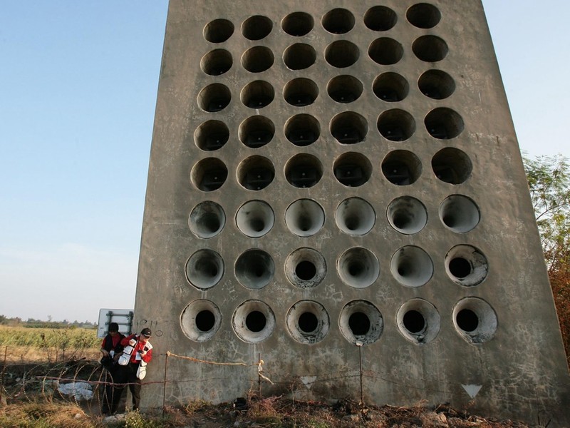 Dàn loa tâm lý chiến công suất lớn ở Kim Môn được sử dụng để phát sang các đảo của Hạ Môn (Ảnh: Tư liệu).