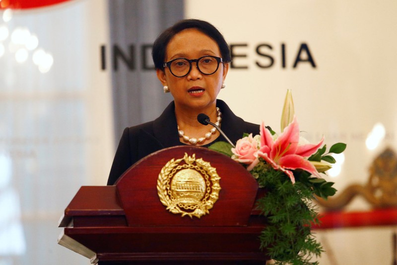 Ngoại trưởng Retno: "Yêu sách của Trung Quốc có thể ảnh hưởng đến vùng biển thuộc vùng đặc quyền kinh tế của Indonesia và chính phủ Indonesia kiên trì lập trường nhất quán của mình” (Ảnh: Đa Chiều). Ngoại trưởng Retno: "Yêu sách của Trung Quốc có thể ảnh hưởng đến vùng biển thuộc vùng đặc quyền kinh tế của Indonesia và chính phủ Indonesia kiên trì lập trường nhất quán của mình” (Ảnh: Đa Chiều).