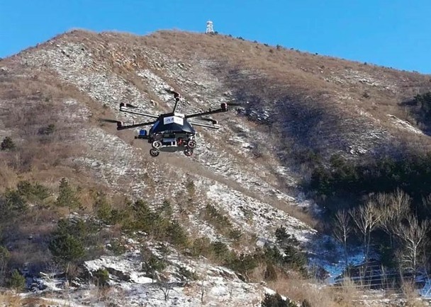 "Sư tử Thanh Hoa" đang được bay thử nghiệm trên vùng đồi núi (Ảnh: Đông Phương) "Sư tử Thanh Hoa" đang được bay thử nghiệm trên vùng đồi núi (Ảnh: Đông Phương)