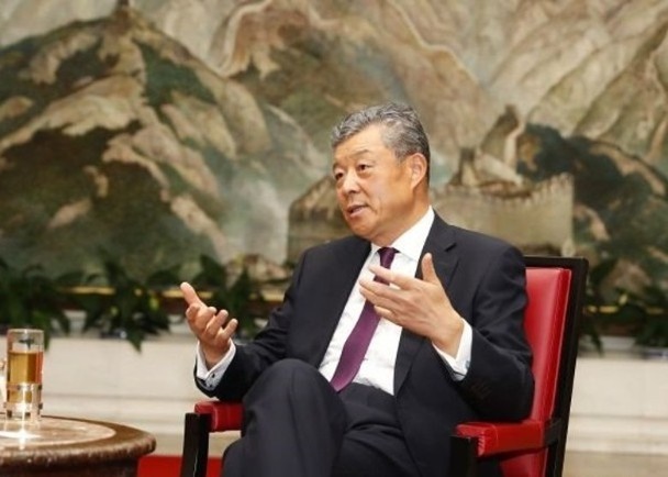 Đại sứ Trung Quốc tại Anh Lưu Hiểu Minh bày tỏ thất vọng trước quyết định của chính phủ Anh và gọi đây là sai lầm (Ảnh: Đông Phương) Đại sứ Trung Quốc tại Anh Lưu Hiểu Minh bày tỏ thất vọng trước quyết định của chính phủ Anh và gọi đây là sai lầm (Ảnh: Đông Phương)