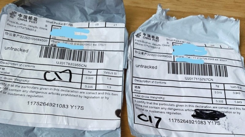 Phiếu gửi hàng đều ghi "Bưu chính Trung Quốc", nhưng phía Trung Quốc nói đây là nhãn giả (Ảnh Hket). Phiếu gửi hàng đều ghi "Bưu chính Trung Quốc", nhưng phía Trung Quốc nói đây là nhãn giả (Ảnh Hket).