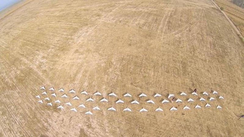 Trung Quốc thử nghiệm UAV quân sự tác chiến kiểu bầy ong năm 2018 (Ảnh: Đa Chiều). Trung Quốc thử nghiệm UAV quân sự tác chiến kiểu bầy ong năm 2018 (Ảnh: Đa Chiều).