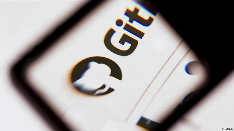 Trung Quốc đang nỗ lực khuyến khích phát triển mã nguồn bản địa để thay thế cho sản phẩm của GifHub (Ảnh: Deutsche Welle).