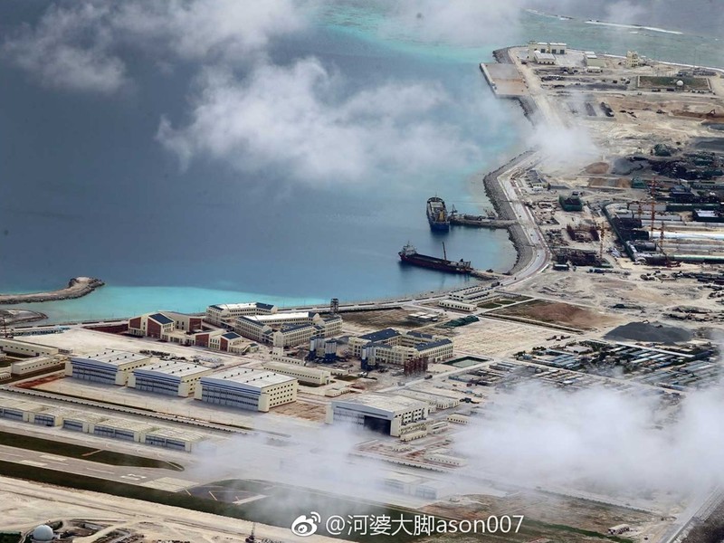 Đảo nhân tạo Xu Bi Trung Quốc lấp biển, xây dựng trái phép ở Trường Sa (Ảnh: Weibo).