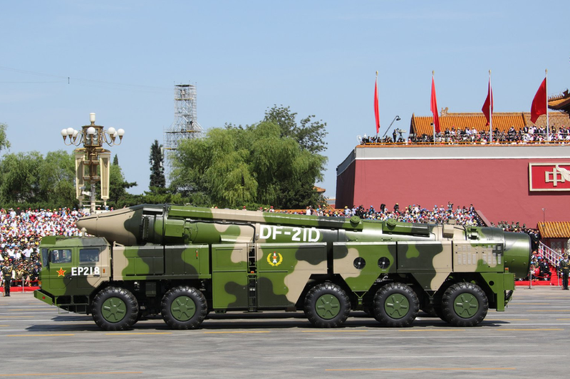 Tên lừa DF-21D của PLA được Trung Quốc xưng tụng là "Sát thủ tàu sân bay" (Ảnh: newtalk). Tên lừa DF-21D của PLA được Trung Quốc xưng tụng là "Sát thủ tàu sân bay" (Ảnh: newtalk).