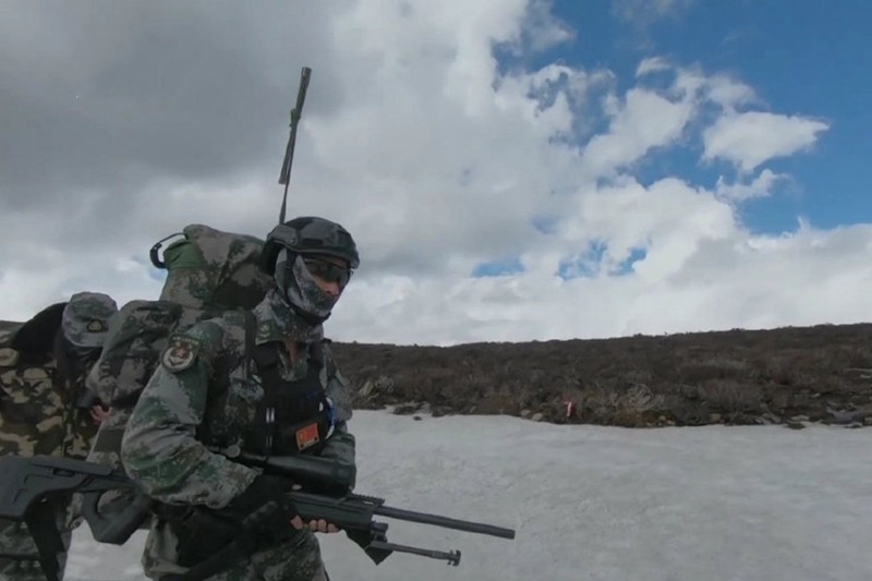 Lính bắn tỉa Trung Quốc ở biên giới Trung - Ấn (Ảnh: Đa Chiều).