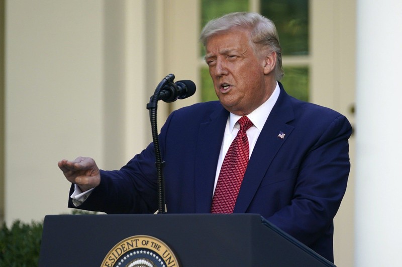 Ngày 14/7/2020, Tổng thống Mỹ Donald Trump ký Luật tự trị Hồng Kông, bãi bỏ chính sách ưu đãi đặc biệt dành cho Hồng Kông để đáp trả việc Trung Quốc ban hành Luật An ninh Quốc gia cho Hồng Kông (Ảnh: AP). Ngày 14/7/2020, Tổng thống Mỹ Donald Trump ký Luật tự trị Hồng Kông, bãi bỏ chính sách ưu đãi đặc biệt dành cho Hồng Kông để đáp trả việc Trung Quốc ban hành Luật An ninh Quốc gia cho Hồng Kông (Ảnh: AP).
