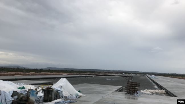 Sân bay Dara Sakor đang được xây dựng rất nhanh (Ảnh: VOA).