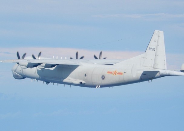 Máy bay chống ngầm Y-8 của đại lục bay vào không phận Đài Loan sáng 19/9 (Ảnh: Đông Phương).