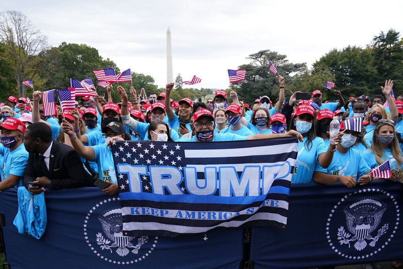 Những người ủng hộ ông Trump mong ông tiếp tục được bầu thêm nhiệm kỳ nữa (Ảnh: AP),