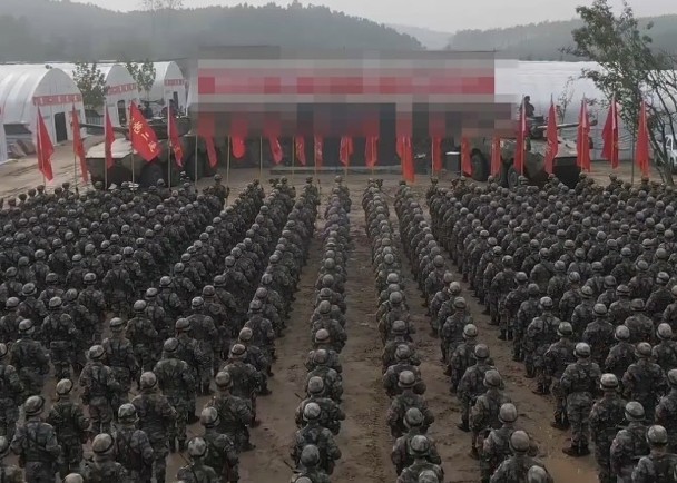Lễ tuyên thệ của một lữ đoàn thuộc Tập đoàn quân 72 PLA (Ảnh: Dongfang). Lễ tuyên thệ của một lữ đoàn thuộc Tập đoàn quân 72 PLA (Ảnh: Dongfang).