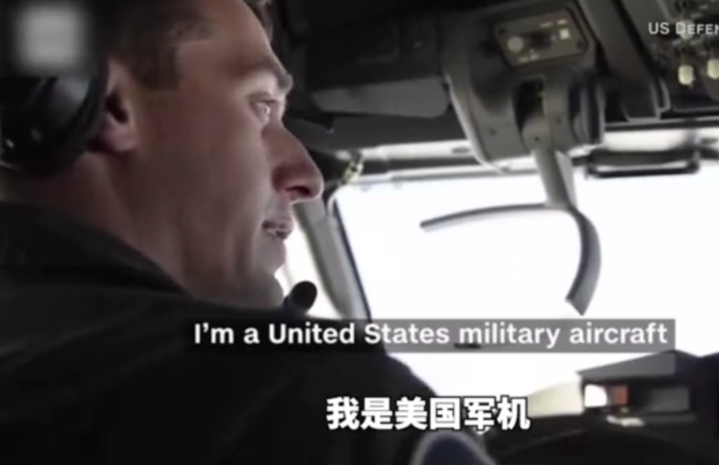 Gần đây, đối đầu giữa các lực lượng quân sự Mỹ - Trung trên Biển Đông liên tục diễn ra. Trong ảnh: máy bay Mỹ áp sát đảo nhân tạo Trung Quốc xây dựng phi pháp đấu khẩu với lực lượng Trung Quốc (Ảnh: CNN). Gần đây, đối đầu giữa các lực lượng quân sự Mỹ - Trung trên Biển Đông liên tục diễn ra. Trong ảnh: máy bay Mỹ áp sát đảo nhân tạo Trung Quốc xây dựng phi pháp đấu khẩu với lực lượng Trung Quốc (Ảnh: CNN).