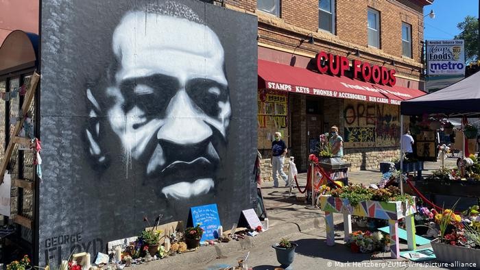 Đài kỉ niệm George Floyd tại Indianapolis (Ảnh: Deutsche Welle). Đài kỉ niệm George Floyd tại Indianapolis (Ảnh: Deutsche Welle).