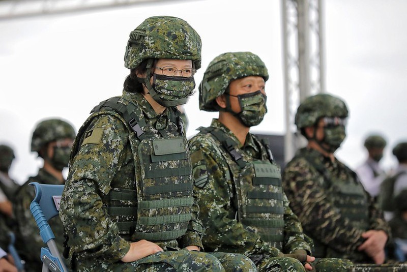 Bà Thái Anh Văn trong trang phục dã chiến tham dự diễn tập (Ảnh: Dwnews).