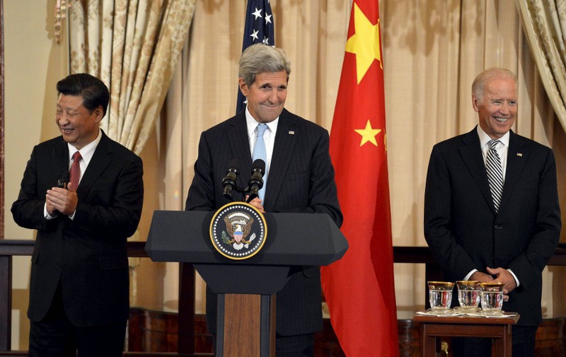 Phó Tổng thống Joe Biden và Ngoại trưởng John Kerry thăm Trung Quốc tháng 9/2015, gặp Phó chủ tịch Tập Cận Bình (Ảnh: Tân Hoa xã). Phó Tổng thống Joe Biden và Ngoại trưởng John Kerry thăm Trung Quốc tháng 9/2015, gặp Phó chủ tịch Tập Cận Bình (Ảnh: Tân Hoa xã).