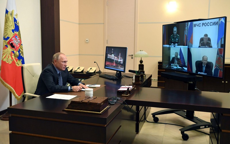 Hôm 13/11, Tổng thống Nga Putin họp trực tuyến với Ngoại trưởng Lavrov, Bộ trưởng Quốc phòng Shoigu, Cục trưởng An ninh Quốc gia và các quan chức khác về giải quyết tình hình ở Nagorno-Karabakh (Ảnh: AP). Hôm 13/11, Tổng thống Nga Putin họp trực tuyến với Ngoại trưởng Lavrov, Bộ trưởng Quốc phòng Shoigu, Cục trưởng An ninh Quốc gia và các quan chức khác về giải quyết tình hình ở Nagorno-Karabakh (Ảnh: AP).