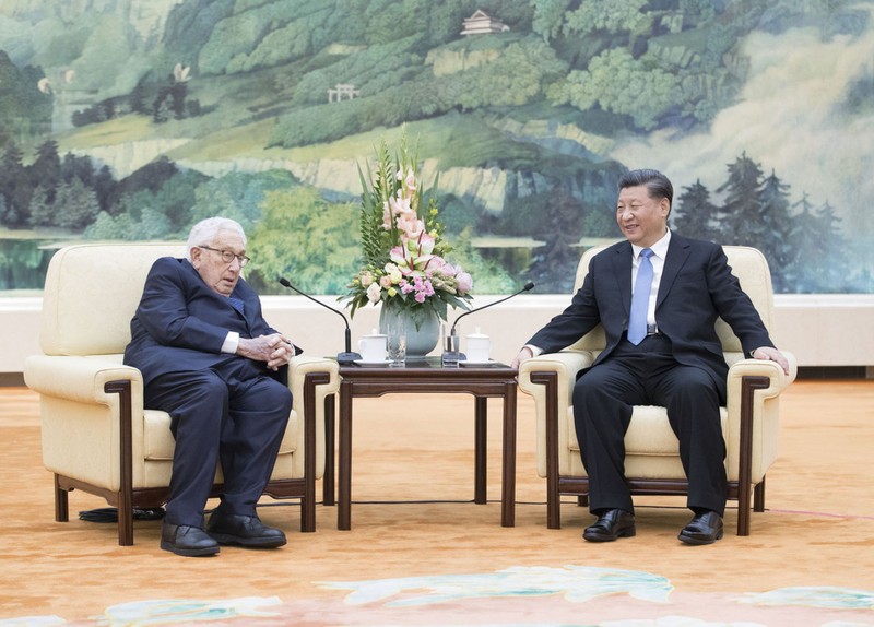 Tại Trung Quốc, ông Kissinger được coi là "người bạn lớn thân thiết". Tử sau khi giúp bình thường hóa quan hệ Trung - Mỹ năm 1972 đến nay, ông đã tới thăm Trung Quốc hơn 80 lần. Trong ảnh: ông Tập Cận Bình tiếp Kissinger ngày 22/11/2019 (Ảnh: Tân Hoa xã). Tại Trung Quốc, ông Kissinger được coi là "người bạn lớn thân thiết". Tử sau khi giúp bình thường hóa quan hệ Trung - Mỹ năm 1972 đến nay, ông đã tới thăm Trung Quốc hơn 80 lần. Trong ảnh: ông Tập Cận Bình tiếp Kissinger ngày 22/11/2019 (Ảnh: Tân Hoa xã).