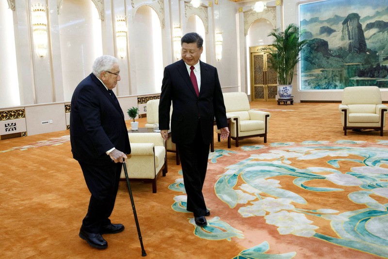 Trung Quốc đã đón ông Kissinger sang thăm hơn 80 lần. Trong ảnh, chủ tịch Trung Quốc Tập Cận Bình tiếp Kissinger tại Đại lễ đường Nhân dân ngày 8/11/2018 (Ảnh: Reuters). Trung Quốc đã đón ông Kissinger sang thăm hơn 80 lần. Trong ảnh, chủ tịch Trung Quốc Tập Cận Bình tiếp Kissinger tại Đại lễ đường Nhân dân ngày 8/11/2018 (Ảnh: Reuters).
