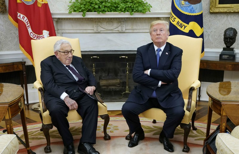 Ông Trump và Kissinger bất đồng trong chính sách với Trung Quốc. Trong ảnh, ông Trump tiếp Kissinger tại Nhà Trắng ngày 10/10/2017 (Ảnh: Reuters). Ông Trump và Kissinger bất đồng trong chính sách với Trung Quốc. Trong ảnh, ông Trump tiếp Kissinger tại Nhà Trắng ngày 10/10/2017 (Ảnh: Reuters).