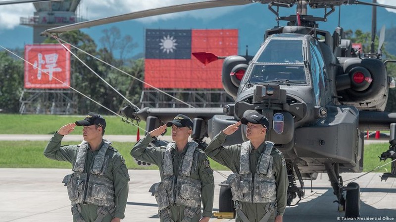 Theo Đạo luật ủy quyền Quốc phòng 2021, Mỹ sẽ tiếp tục giúp Đài Loan tăng cường khả năng phòng vệ, hiện đại hóa quân đội (Ảnh: Deutsche Welle). Theo Đạo luật ủy quyền Quốc phòng 2021, Mỹ sẽ tiếp tục giúp Đài Loan tăng cường khả năng phòng vệ, hiện đại hóa quân đội (Ảnh: Deutsche Welle).