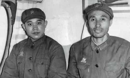 Ông Lý Văn Phổ (phải), Vệ sĩ trưởng của Lâm Bưu (Ảnh: VCG).