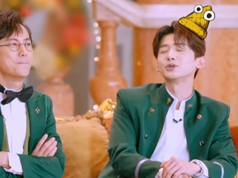 Mũ của "ông già Noel" bị xử lý thay bằng vật màu vàng kỳ dị (Ảnh: MangoTV). Mũ của "ông già Noel" bị xử lý thay bằng vật màu vàng kỳ dị (Ảnh: MangoTV).