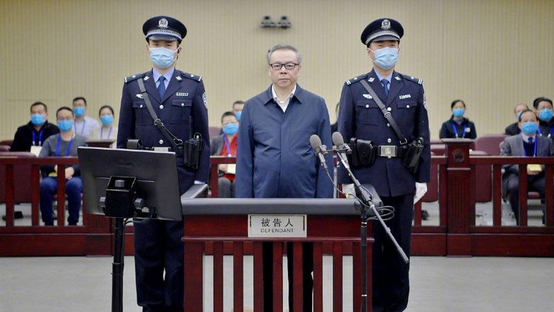 Lại Tiểu Dân bị đưa ra xét xử (Ảnh: CCTV).