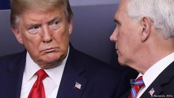 Ngày 11/1,sau khi gặp gỡ Phó tổng thống Mike Pence lần đầu từ sau ngày 6/1, Tổng thống Donald Trump đã ban bố trình trạng khẩn cấp tại thủ đô Washington từ nay đến 24/1 (Ảnh: Deutsche Welle).