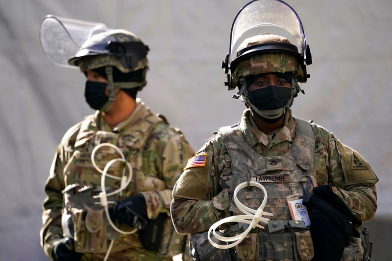 Lính Vệ binh Quốc gia được triển khai khắp các vị trí xung yếu ở Washington (Ảnh: AP). Lính Vệ binh Quốc gia được triển khai khắp các vị trí xung yếu ở Washington (Ảnh: AP).