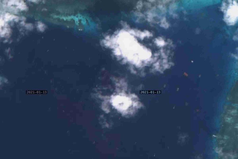 Một bức ảnh vệ tinh chụp ngày 13/1/2021 cho thấy có rất nhiều tàu thuyền tập trung gần bãi Ba Đầu (Ảnh: Dwnews). Một bức ảnh vệ tinh chụp ngày 13/1/2021 cho thấy có rất nhiều tàu thuyền tập trung gần bãi Ba Đầu (Ảnh: Dwnews).