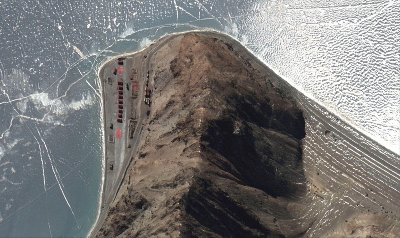 Ảnh vệ tinh chụp một doanh trại PLA ven hồ Panggong