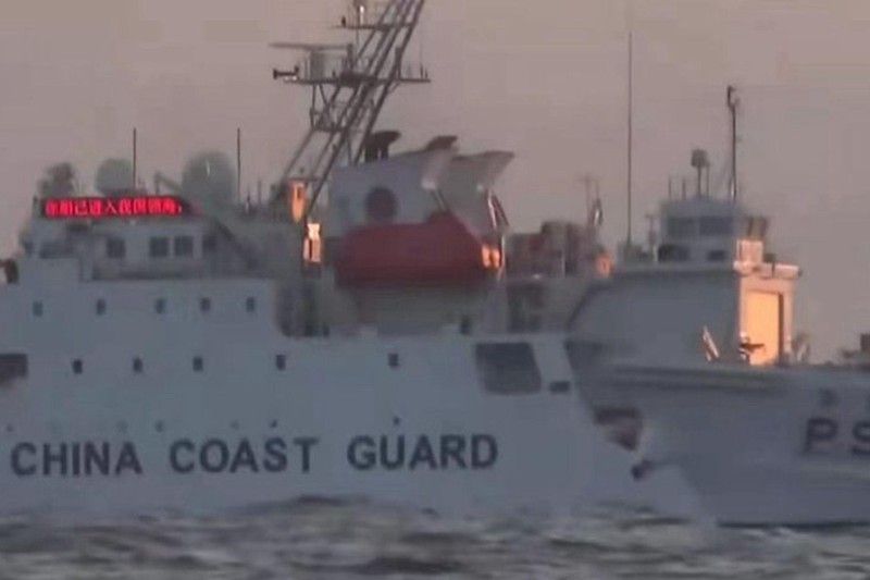 Tàu Hải cảnh Trung Quốc (phải) và tàu Cảnh sát biển Nhật quây nhau ở vùng biển quần đảo Senkaku/Điếu Ngư (Ảnh: Dwnews). Tàu Hải cảnh Trung Quốc (phải) và tàu Cảnh sát biển Nhật quây nhau ở vùng biển quần đảo Senkaku/Điếu Ngư (Ảnh: Dwnews).